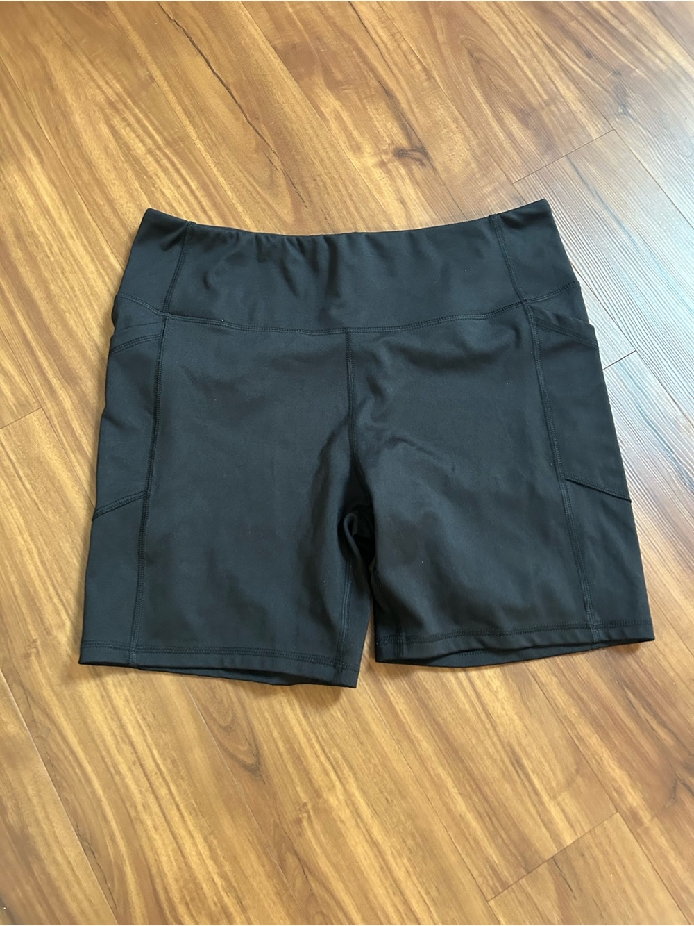 2 pairs bike shorts XL, 1 black and 1 teal